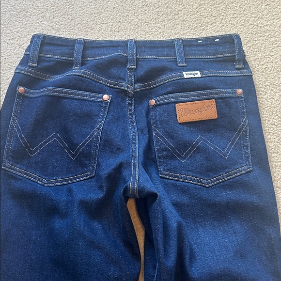 WORN ONCE Wrangler Women’s Flare Jeans size 26 x 32 - Picture 6 of 10